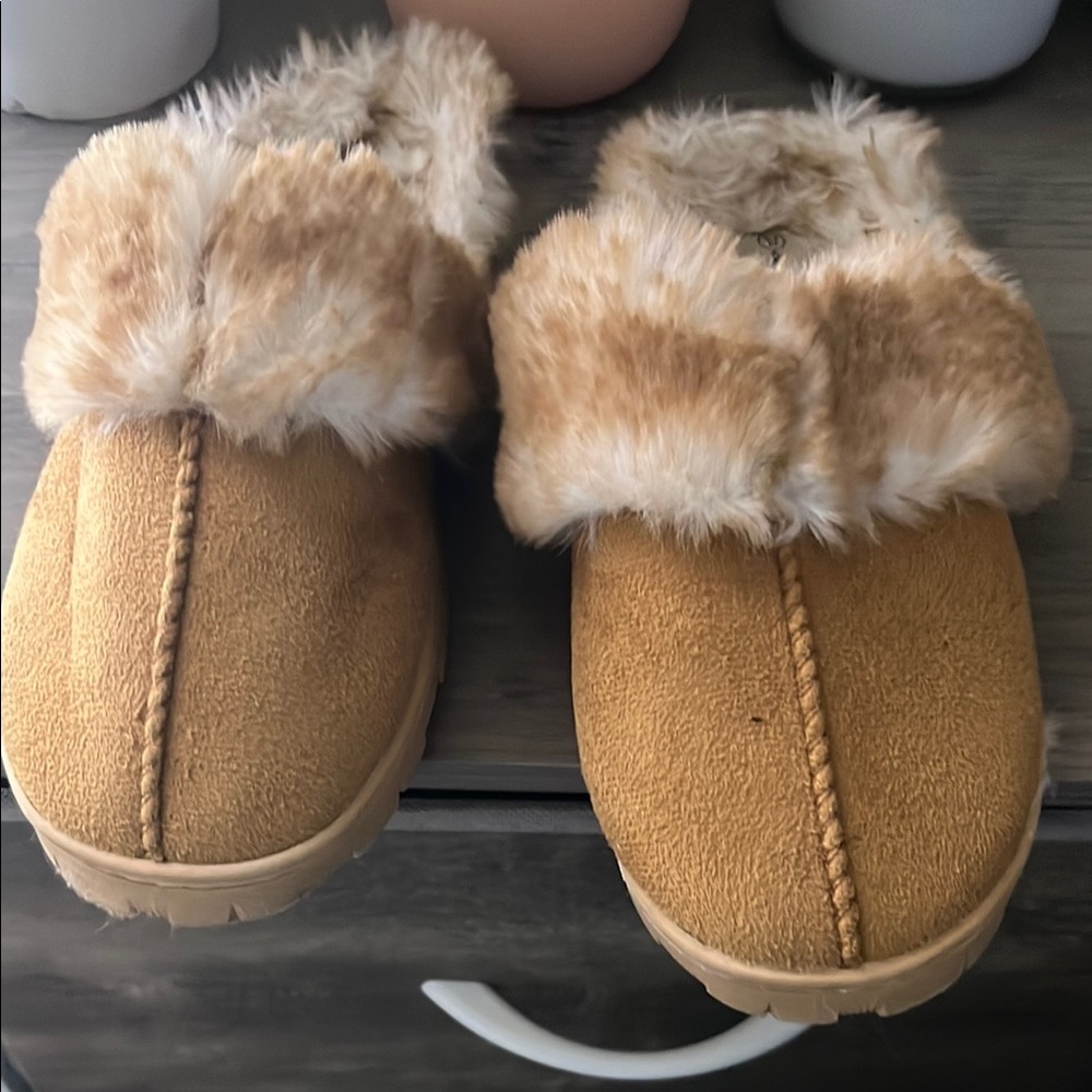 Cozy Tan Faux Fur Women's Slippers